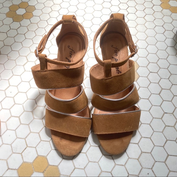 Free People Suede wedge sandal 👡 - Picture 2 of 9